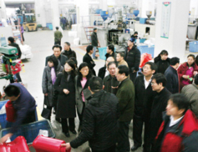 国家农机标委会第三届植保与清洁机械分会领导参观long8体育	